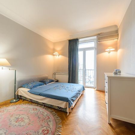 Apartment Near Olympic Stadium Киев Екстериор снимка