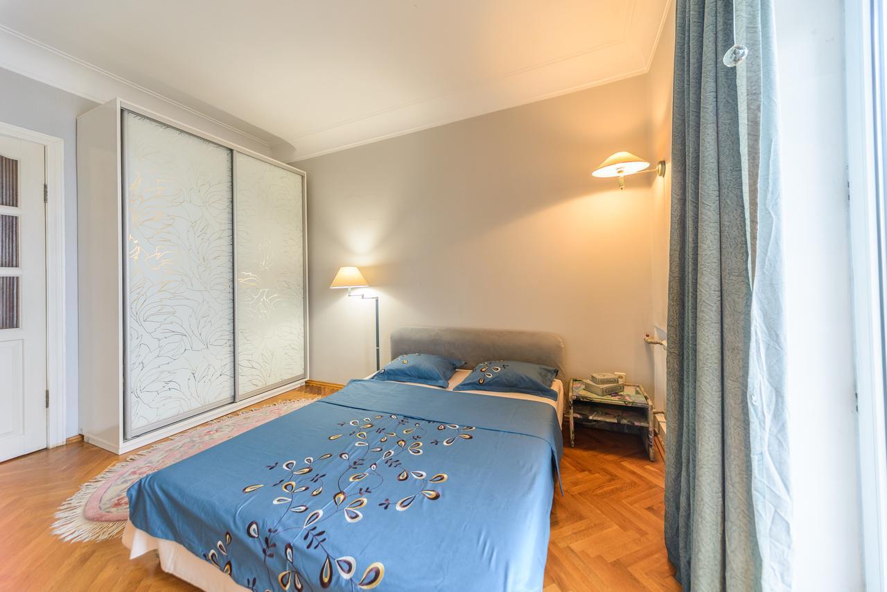 Apartment Near Olympic Stadium Киев Екстериор снимка