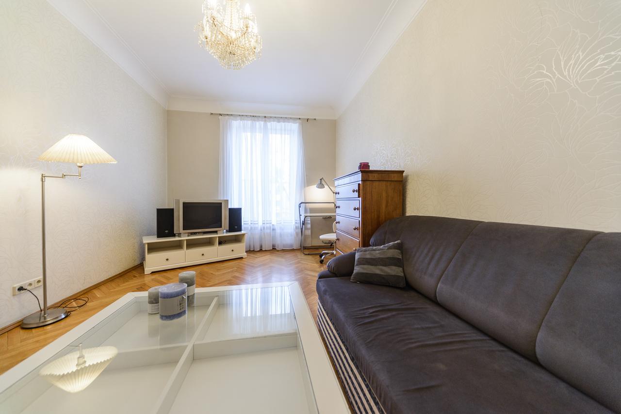 Apartment Near Olympic Stadium Киев Екстериор снимка