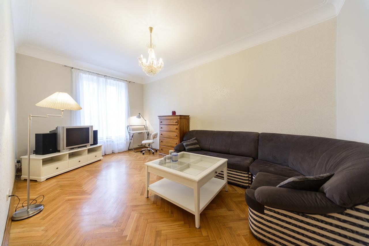Apartment Near Olympic Stadium Киев Екстериор снимка