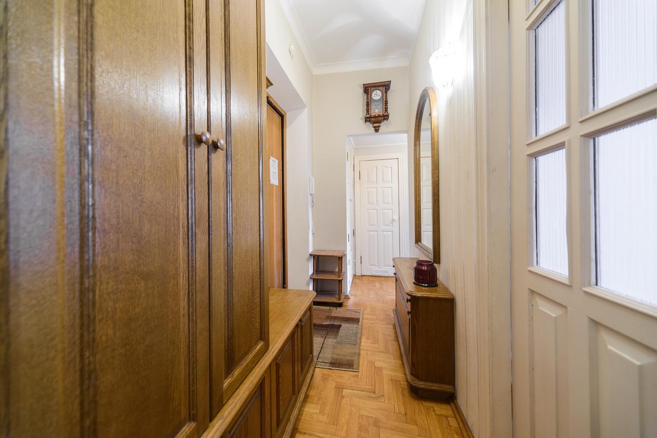 Apartment Near Olympic Stadium Киев Екстериор снимка