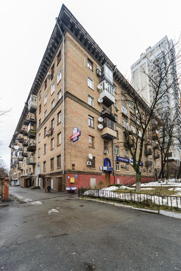 Apartment Near Olympic Stadium Киев Екстериор снимка