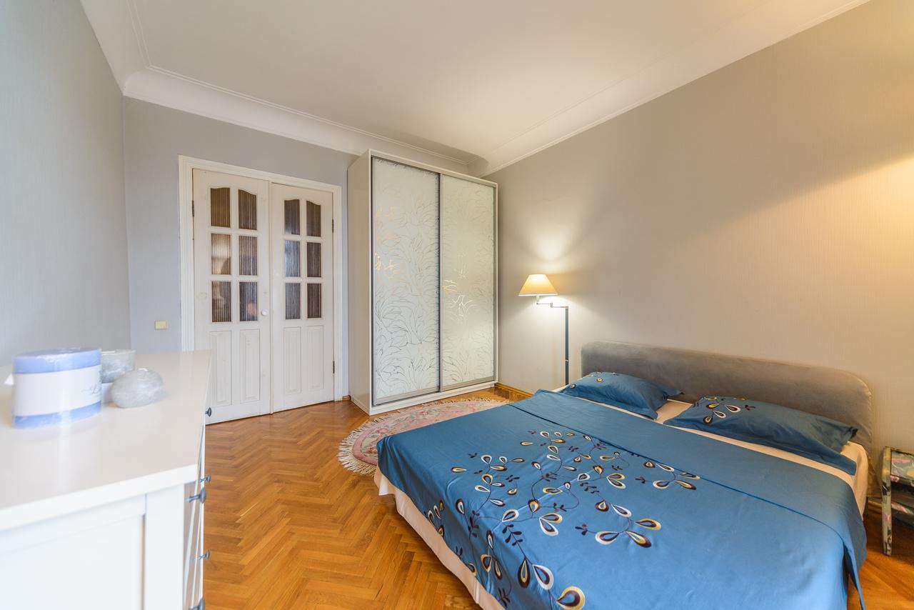 Apartment Near Olympic Stadium Киев Екстериор снимка